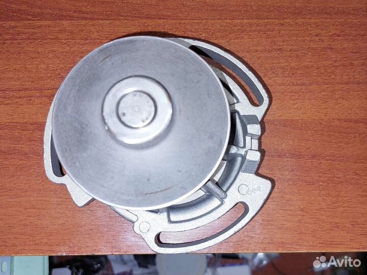 Помпа, насос охлаждения 030121005L Фольксваген