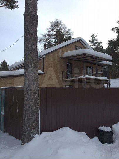 Дом 194 м² на участке 2,8 сот.