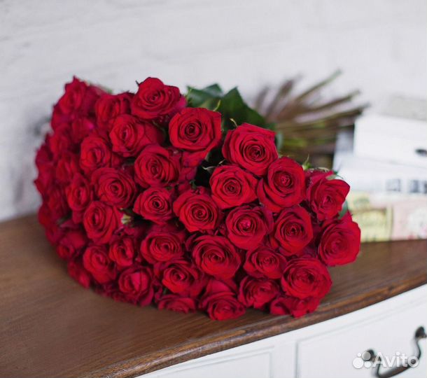 Цветы розы красные 63 шт Элитные Forever Young
