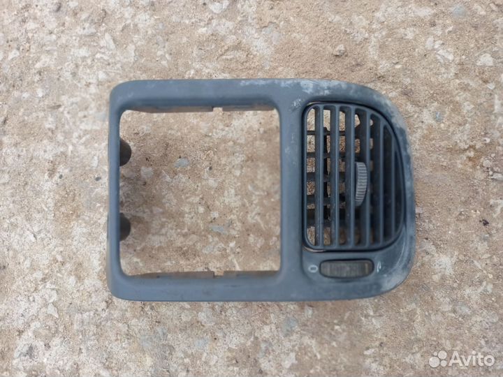 Дефлектор воздушный передний левый Volvo S40 седан