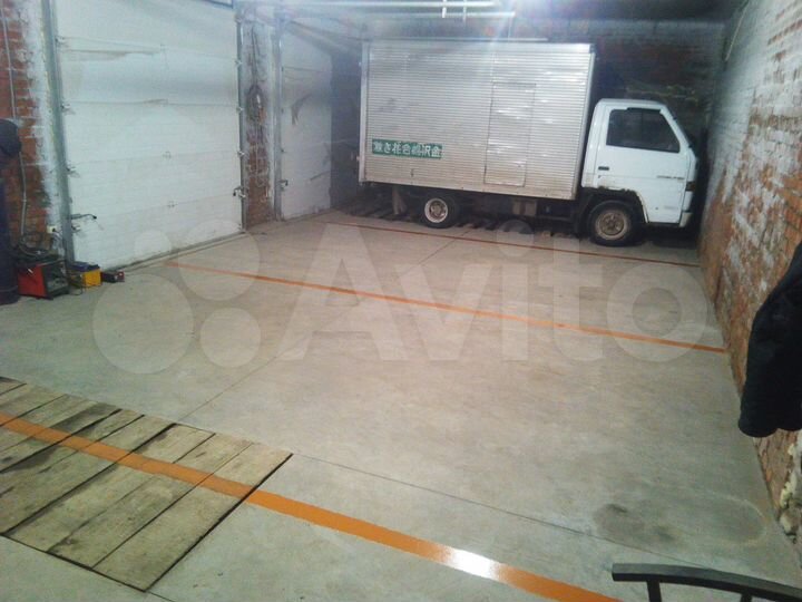 Гараж, > 30 м²