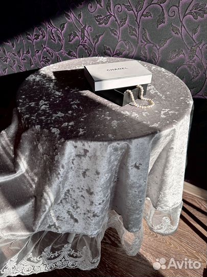 Скатерть бархатная Шанель с кружевом круглый стол