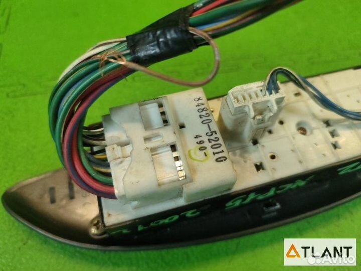 Блок упр. стеклоподьемниками передний правый toyot