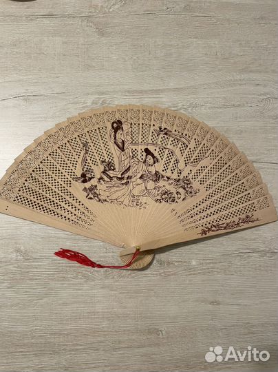 Веер деревянный ажурный