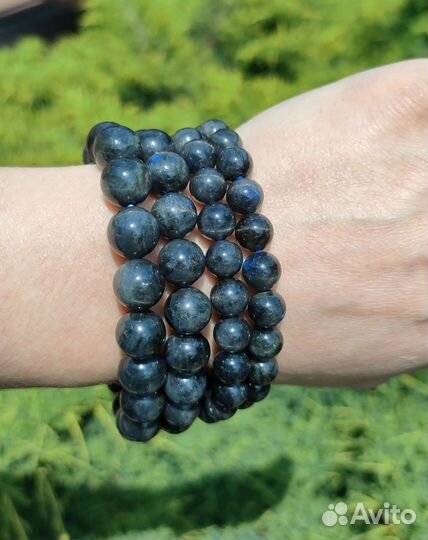 Лабрадорит тёмный