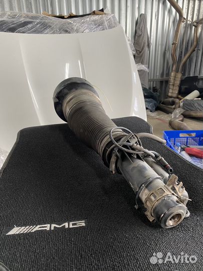 Пневмостойка передняя правая Mercedes Benz W221