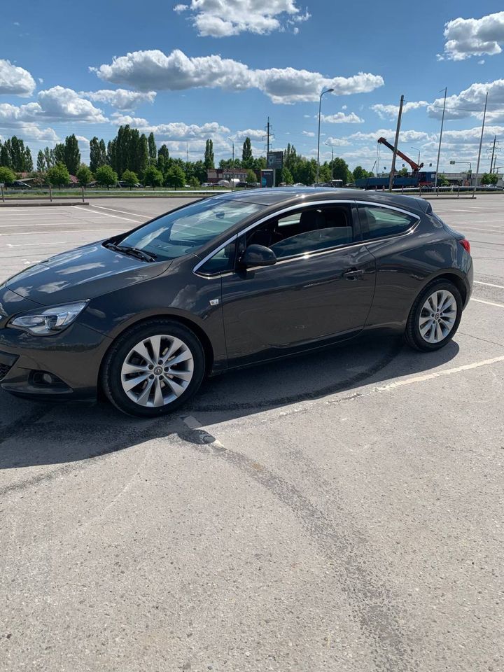 Opel Astra GTC: фото владельца