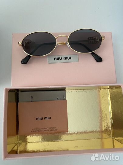 Солнцезащитные очки Miu Miu