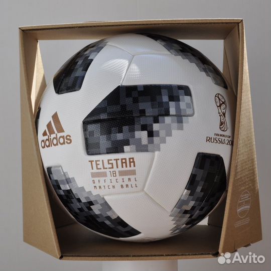 Футбольный мяч adidas Telstar чемпионата мира 2018