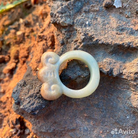 Кольцо нефрит Линчжи