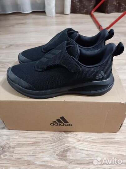 Кроссовки adidas для мальчика 34р