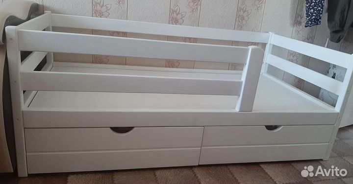 Детская кровать из массива дерева