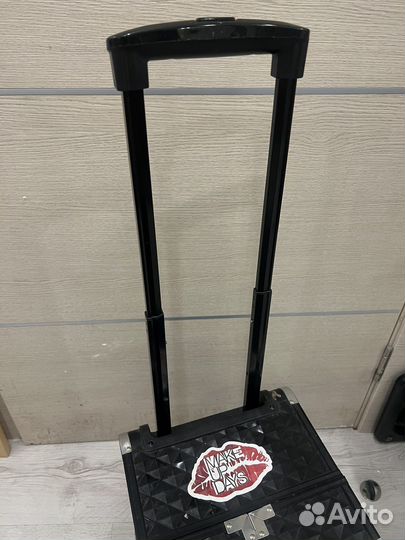 Бьюти чемодан для мастера на колесиках