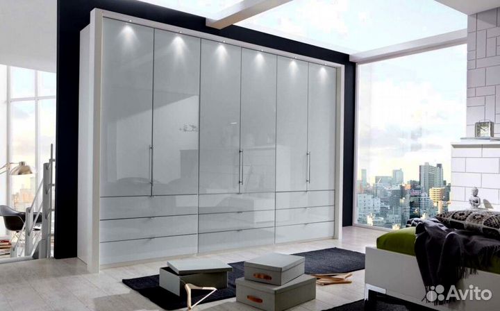 Шкаф распашной вместительный