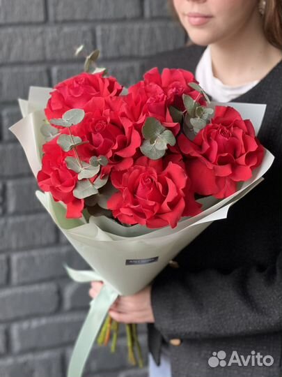 Букет из алых роз/французские розы