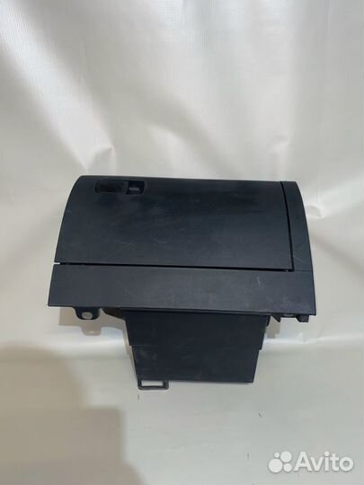 Volkswagen Polo 09- Бардачок 426