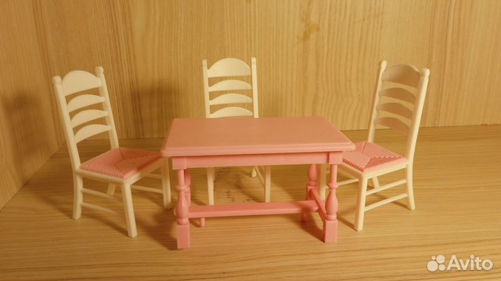 Кукольный стол и стулья