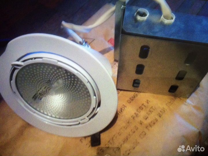 Светильники поворотные использовалось в магазине