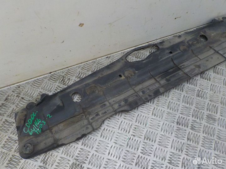 Кожух замка капота Toyota Corolla 2001-2006