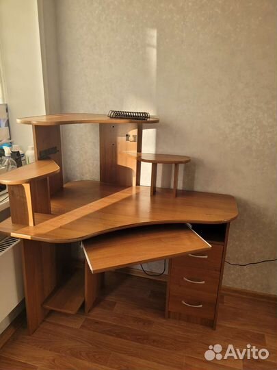 Компьютерный стол угловой