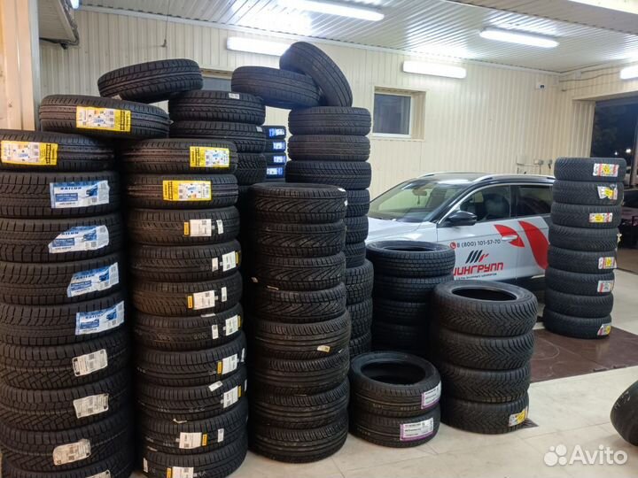 Sonix Prime UHP 08 235/45 R18