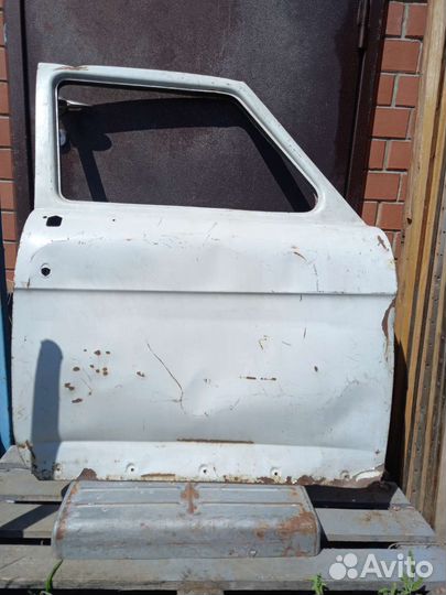 Правая передняя дверь Волга Газ 21