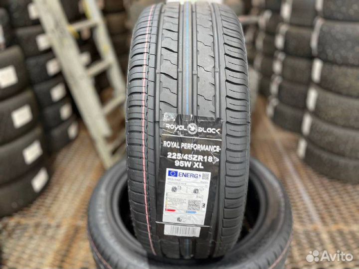 Royal Black Royal Performance 225/45 R18