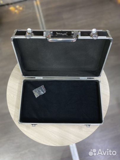 Кейс для гитарных эффектов stagg