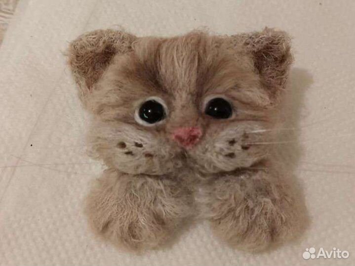 Котик-брошка