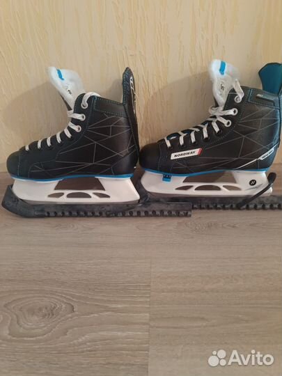 Коньки хоккейные