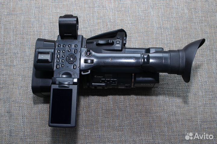 Видеокамера Sony HDR-AX2000