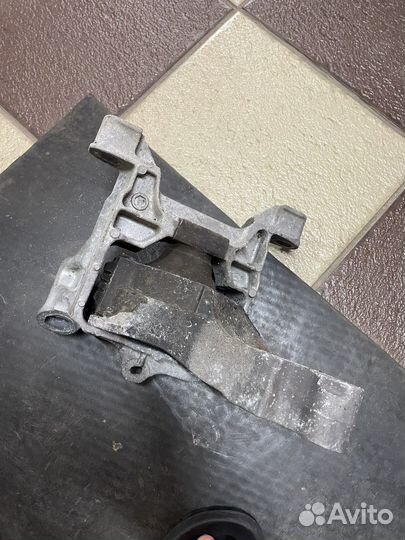 Опора двигателя правая гидравлическая mazda bm