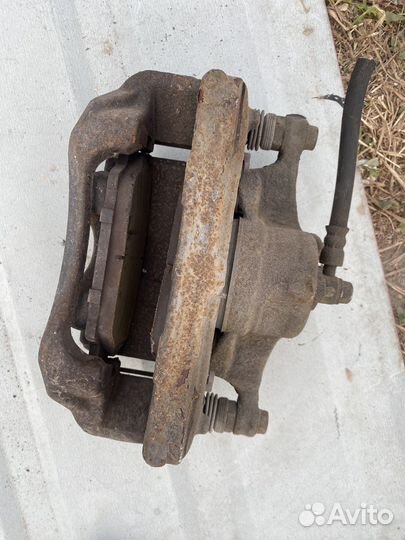 Суппорт тормозной передний левый mazda 3 bm