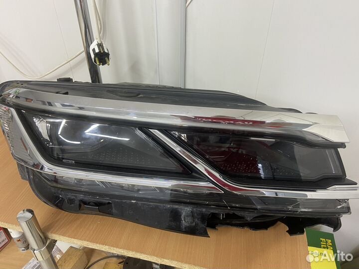 Фара правая touareg CR7 R-line