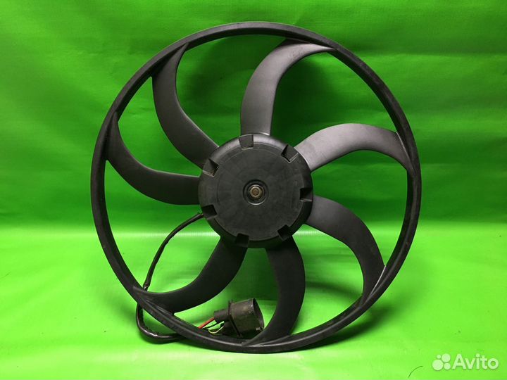 Вентилятор радиатора Skoda Octavia A5 VW Golf