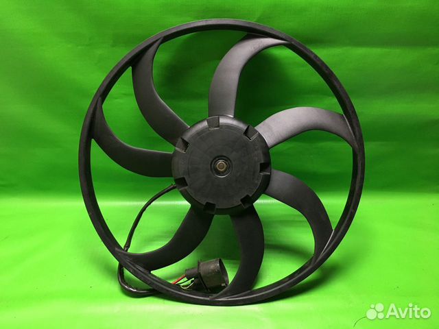 Вентилятор радиатора Skoda Octavia A5 VW Golf