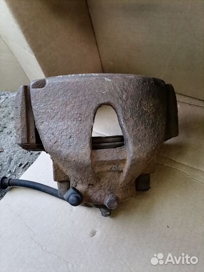 Суппорт передний Opel Zafira B