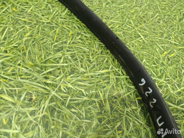 Уплотнительная резинка боковой двери передняя