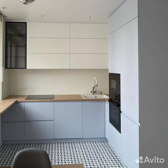 Кухня п-образная новая от фабрики