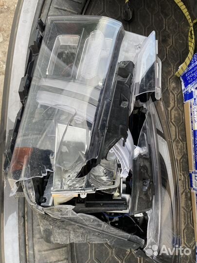 Фара передняя левая Hyundai Santa Fe 4