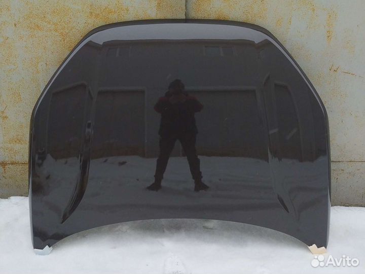 Капот Лада Веста. Цвет Ангкор 246