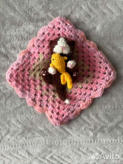 Вязаный котенок игрушка