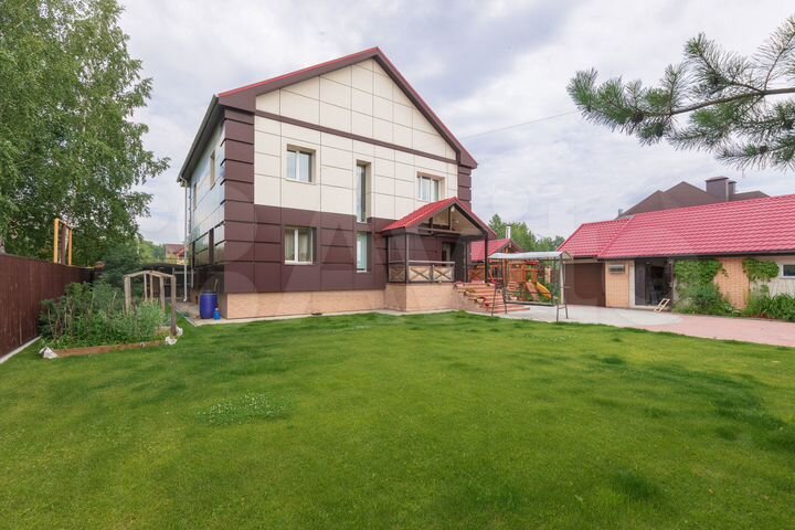 Коттедж 301 м² на участке 9 сот.