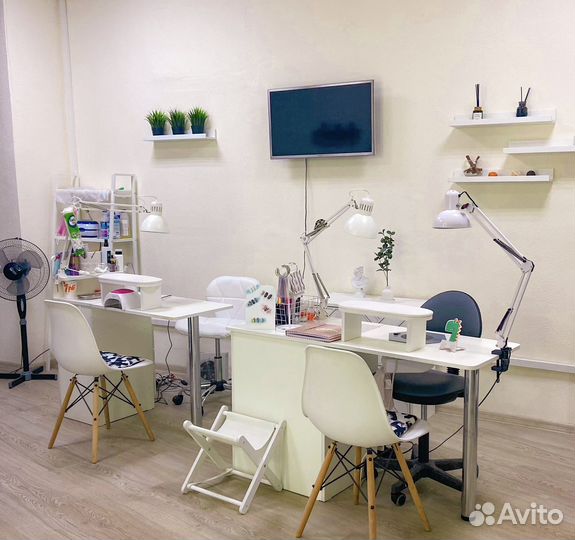 Аренда стола мастера маникюра