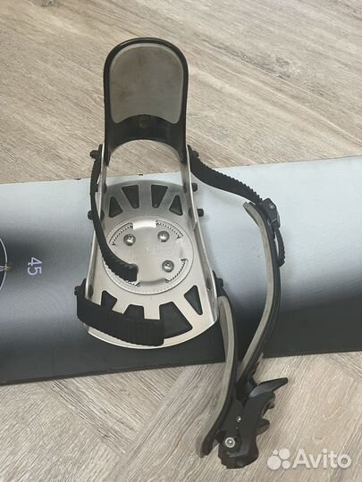 Сноуборд с креплениями