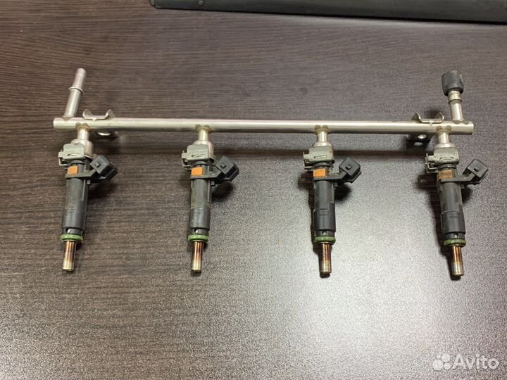 Рампа топливная с форсунками Opel Astra H