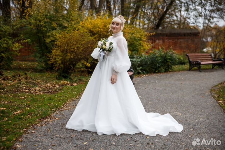 Свадебное платье со шлейфом