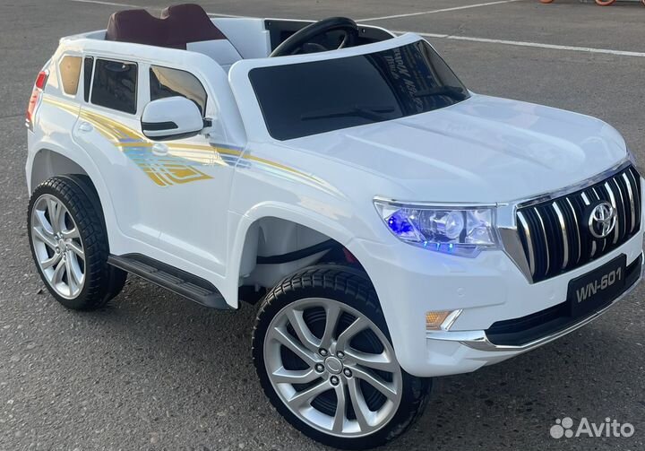 Детский электромобиль LC200 новый