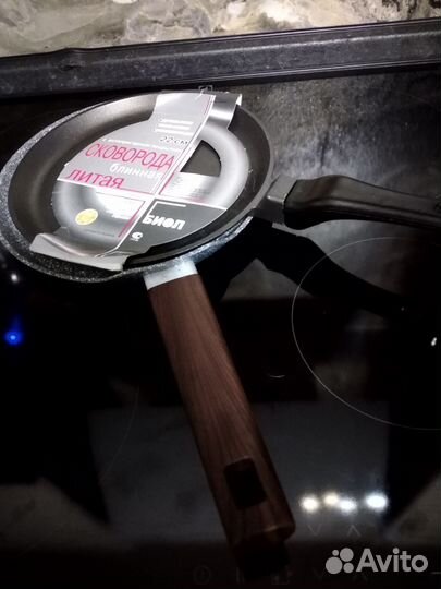 Сковороды- д/блинов, сотейник вок, кастрюля 2л