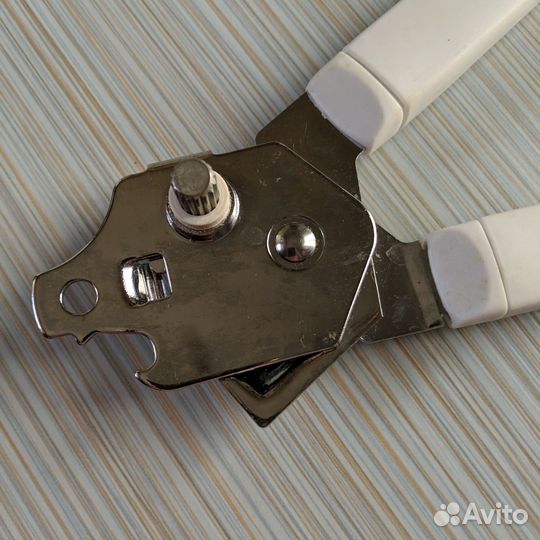 Многофункциональный нож открывалка бутылок банок